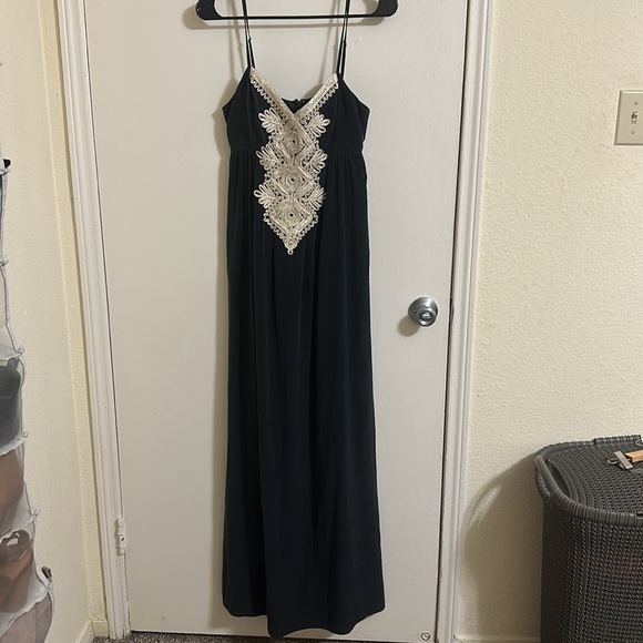 EUC Lilly Pulitzer Kelsea Silk Maxi Dress Onyx Black Embroidered Gold size 4 - Picture 2 of 6